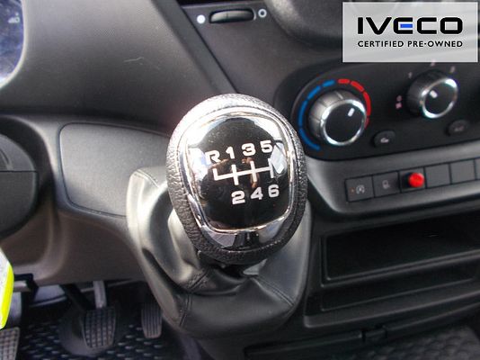 Vehicle image 10 / 13