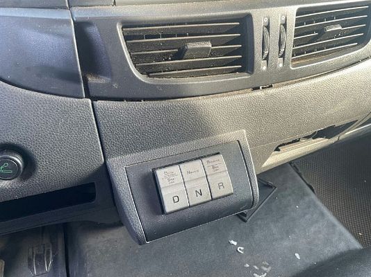 Vehicle image 17 / 19