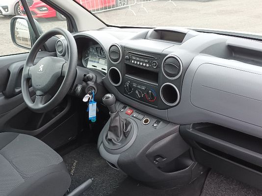 Vehicle image 5 / 5