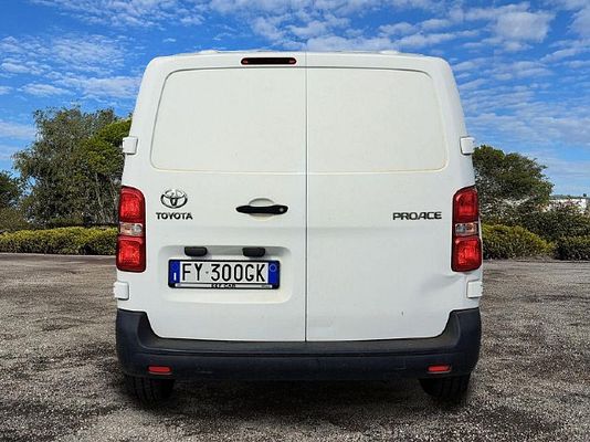 Vehicle image 8 / 14
