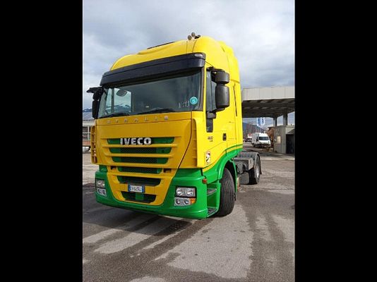 Vehicle image 1 / 17