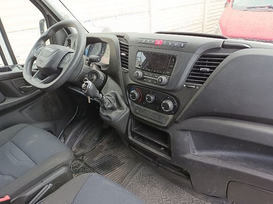 Vehicle image 5 / 5