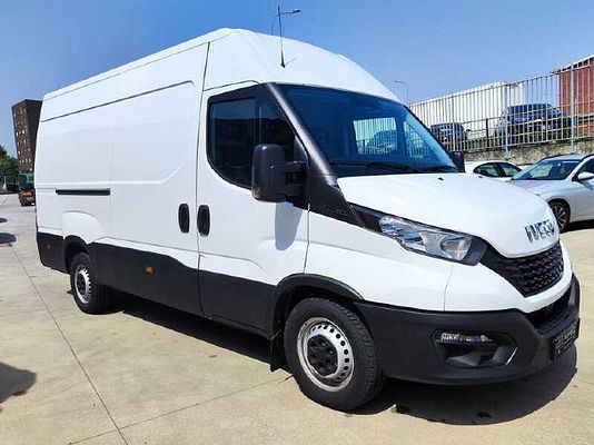 Vehicle image 2 / 10