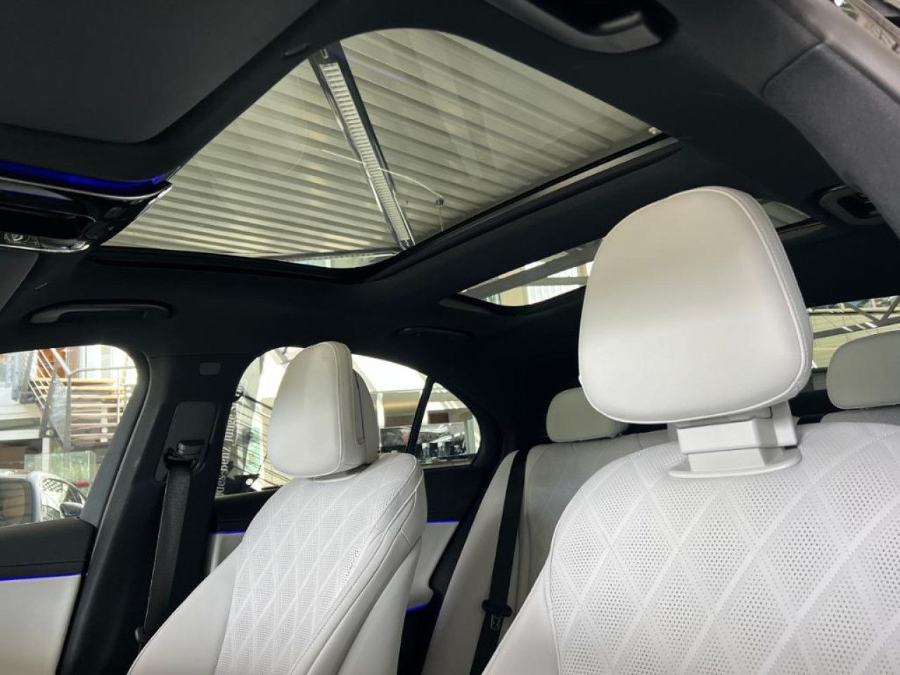 Mercedes-Benz E-Klasse – Bild 16