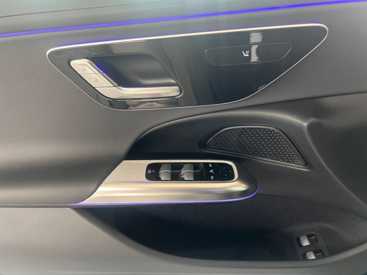 Mercedes-Benz E-Klasse – Bild 12