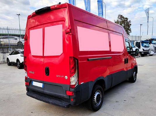 Vehicle image 3 / 9