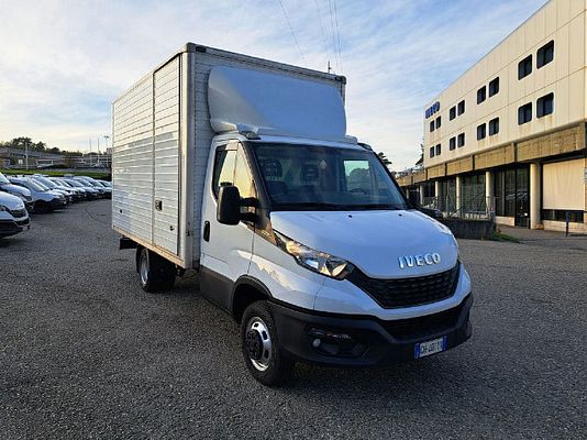 Vehicle image 2 / 14