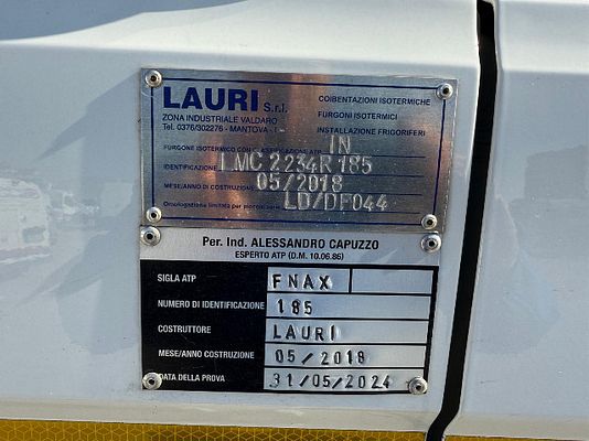 Vehicle image 12 / 19