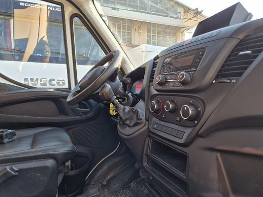 Vehicle image 6 / 8