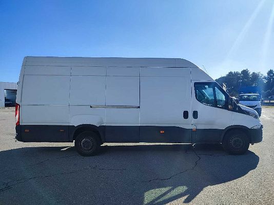 Vehicle image 4 / 11