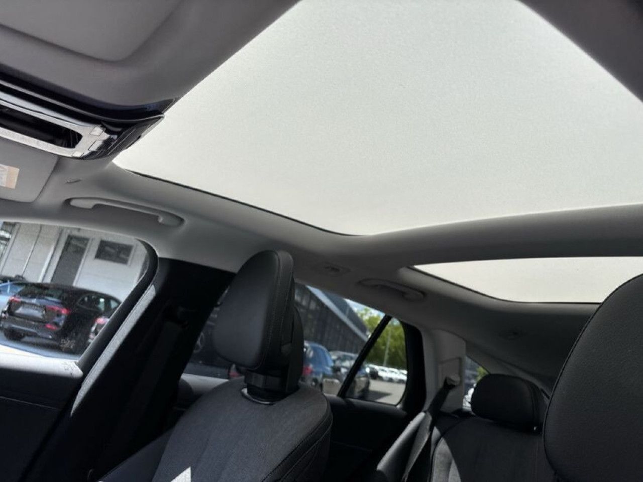 Mercedes-Benz E-Klasse – Bild 30