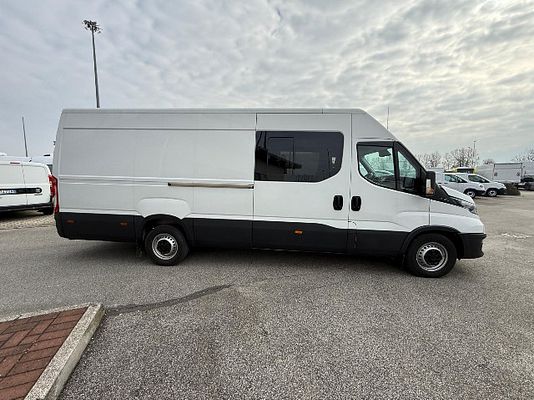 Vehicle image 5 / 15