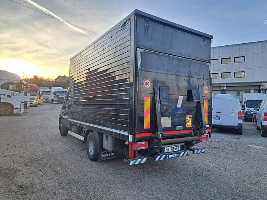 Vehicle image 10 / 16