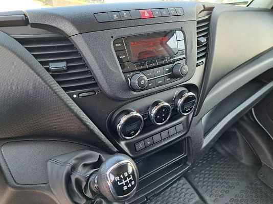 Vehicle image 14 / 15