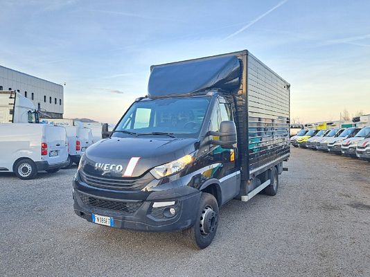 Vehicle image 1 / 16
