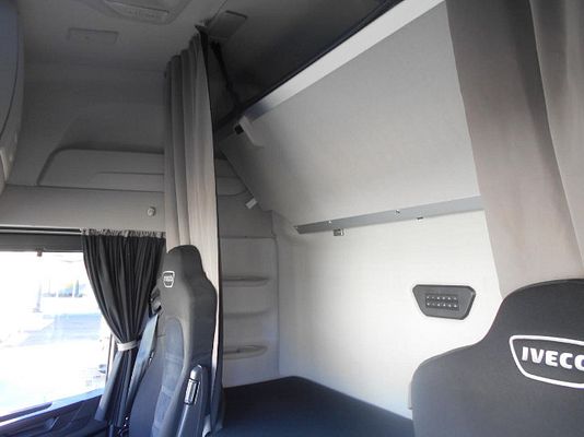 Vehicle image 5 / 9