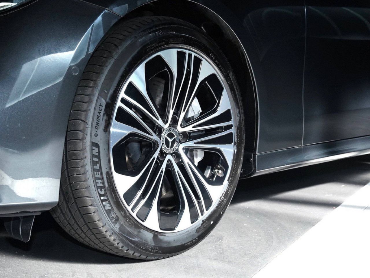 Mercedes-Benz E-Klasse – Bild 9