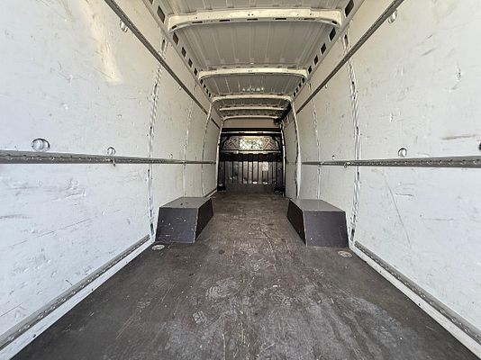 Vehicle image 12 / 15