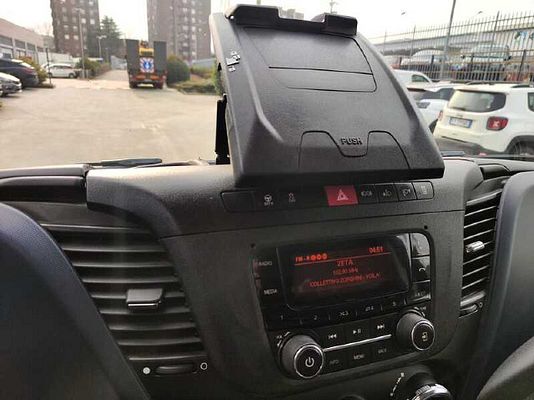 Vehicle image 12 / 15