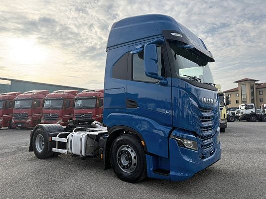 Vehicle image 3 / 15