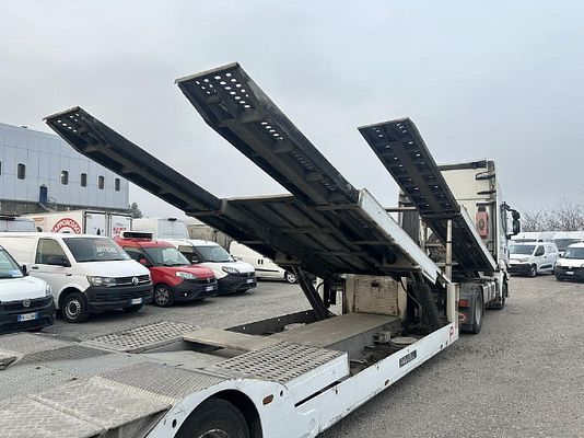 Vehicle image 13 / 24
