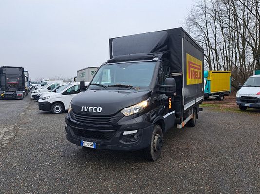 Vehicle image 1 / 16