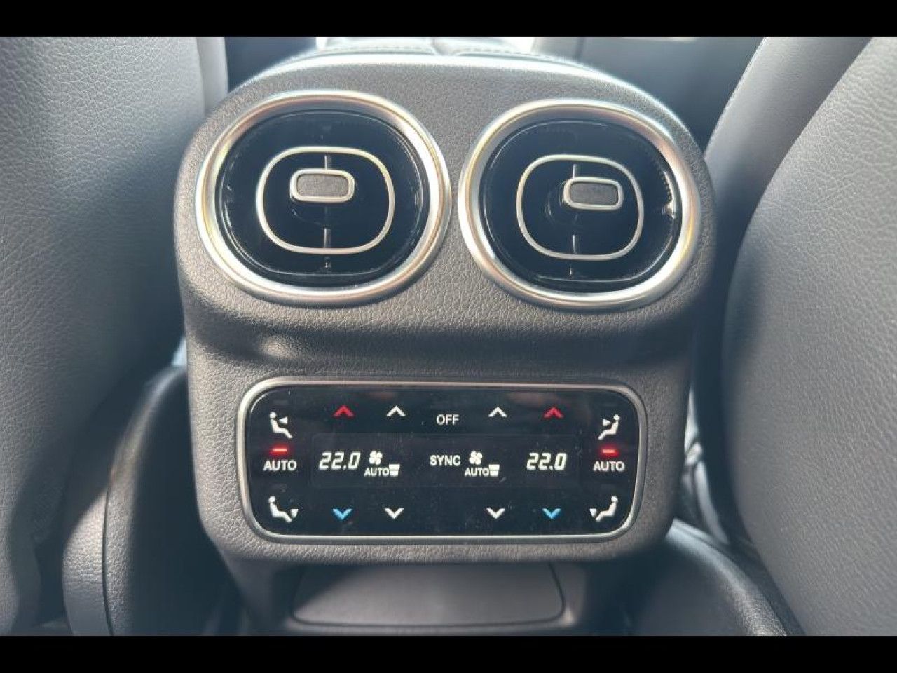 Photo du v&eacute;hicule 9 / 18