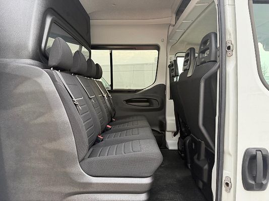 Vehicle image 10 / 15