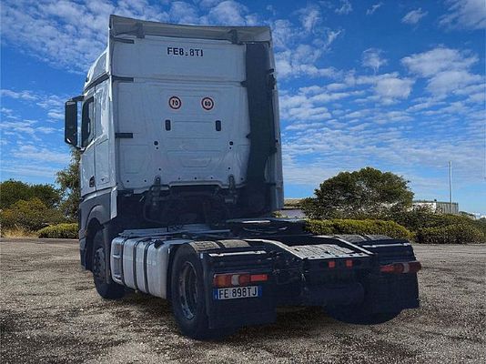 Vehicle image 8 / 20