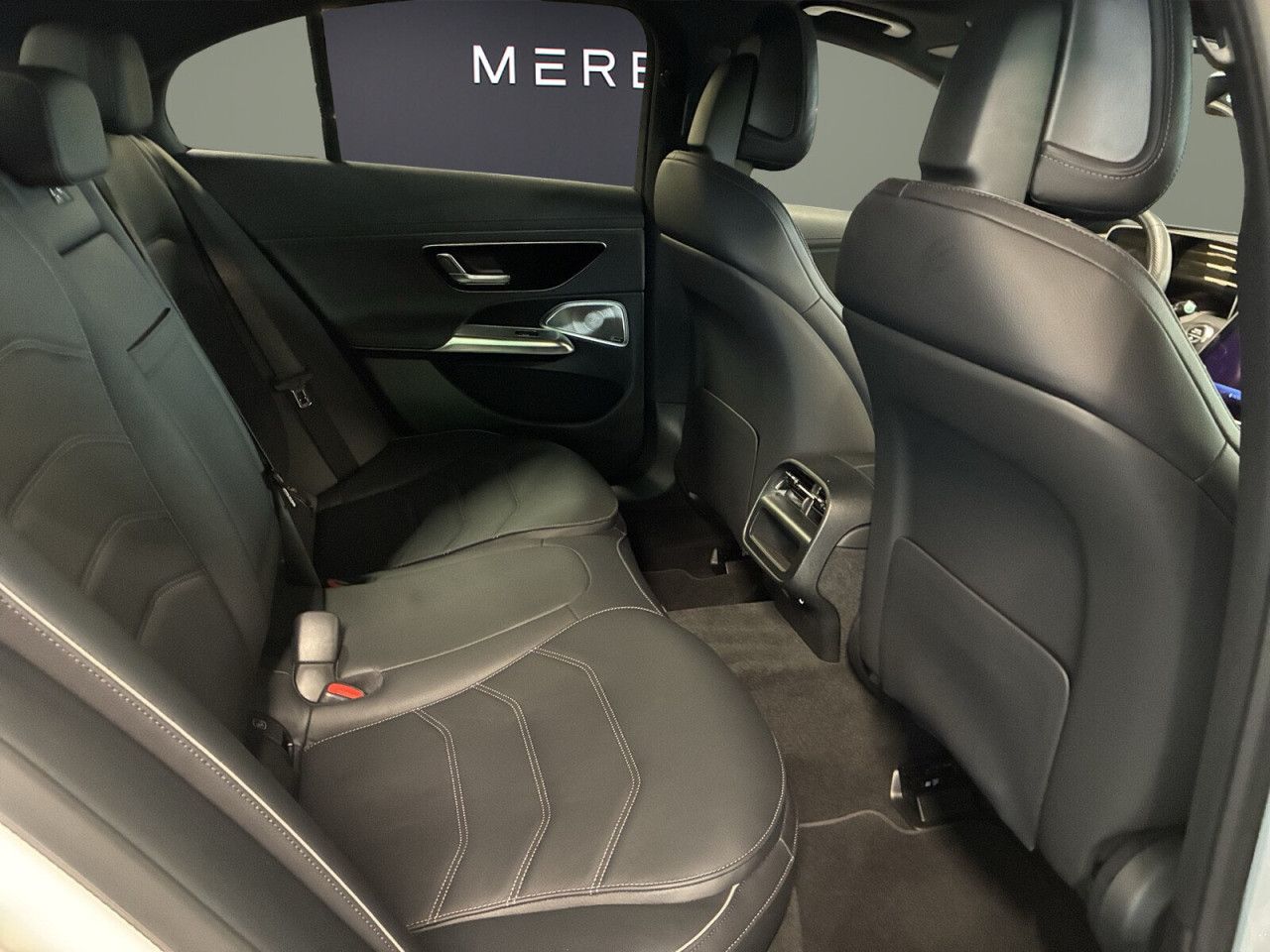 Mercedes-Benz E-Klasse – Bild 12