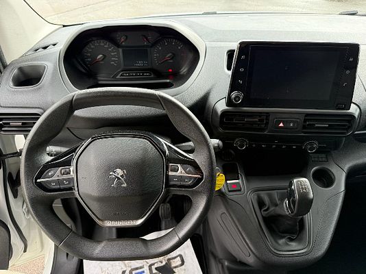Vehicle image 6 / 14