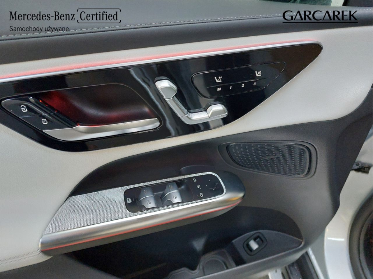 Zdjęcie pojazdu 17 / 19