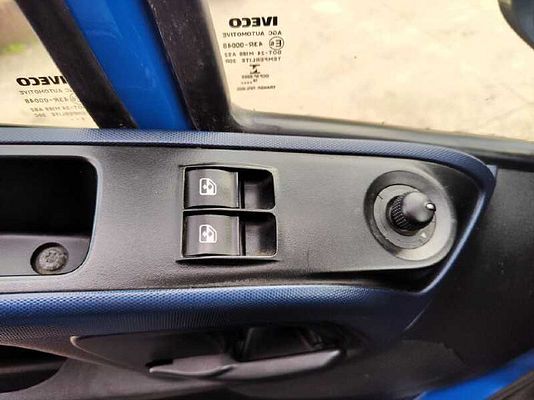 Vehicle image 13 / 15