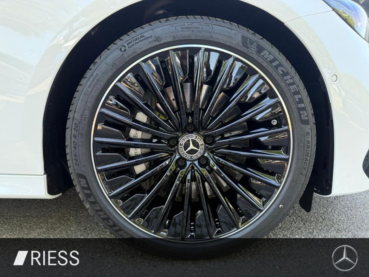 Mercedes-Benz E-Klasse – Bild 7