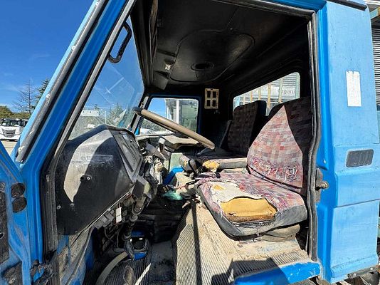 Vehicle image 6 / 8