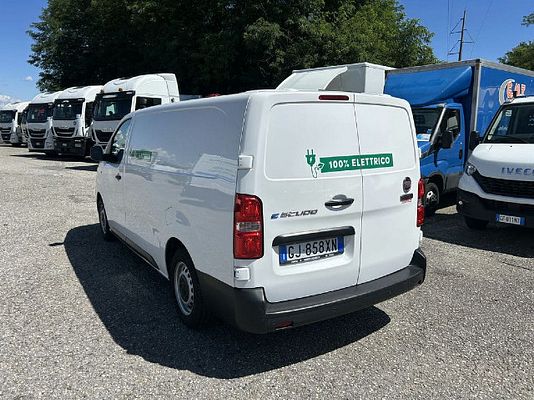 Vehicle image 9 / 16