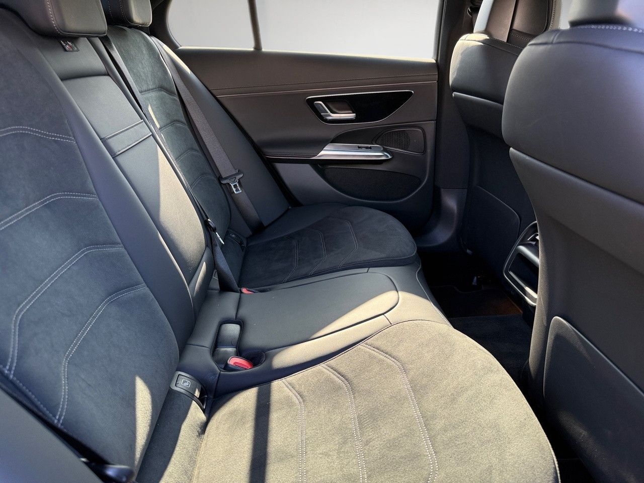 Mercedes-Benz E-Klasse – Bild 23