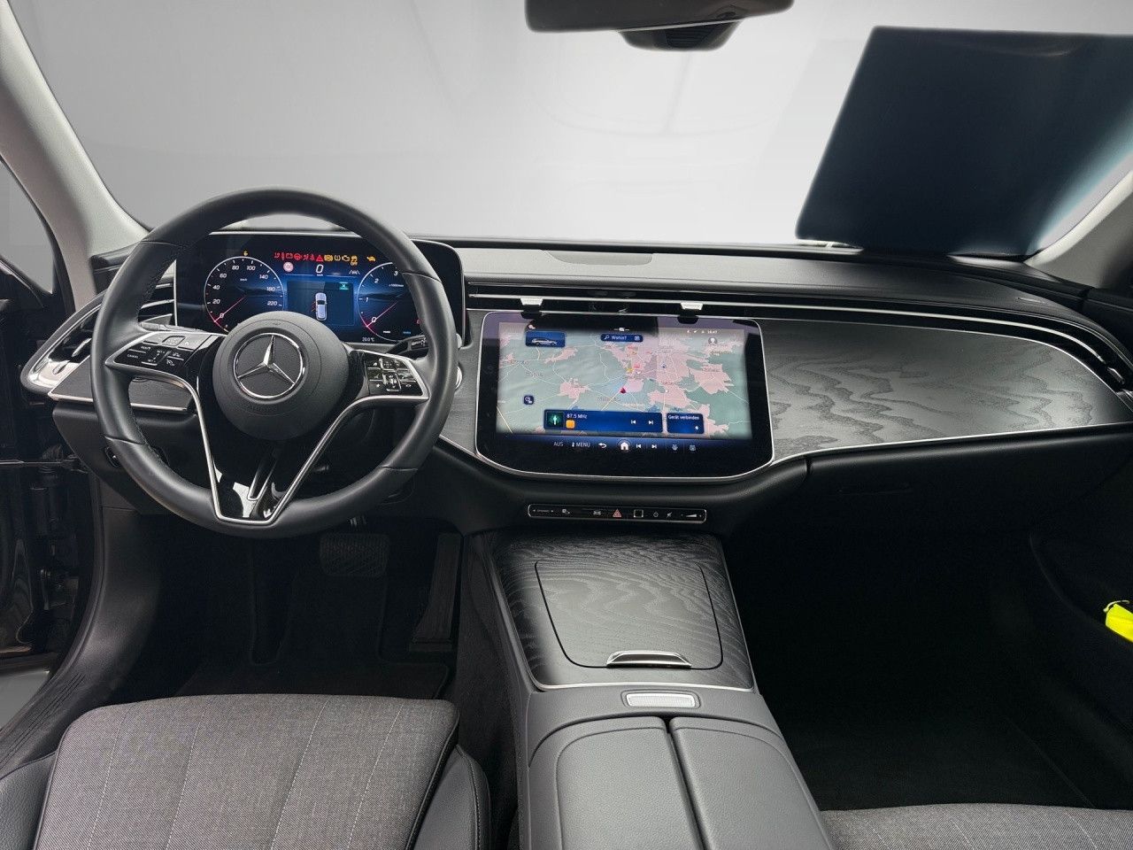 Mercedes-Benz E-Klasse – Bild 17