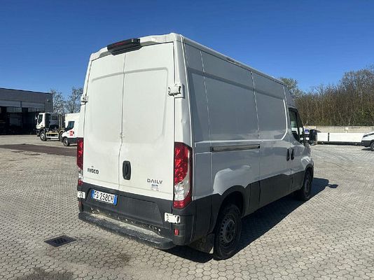 Vehicle image 7 / 14