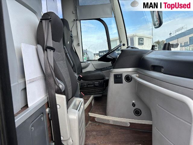 MAN LION'S COACH / R10 10
