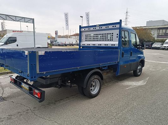 Vehicle image 6 / 10