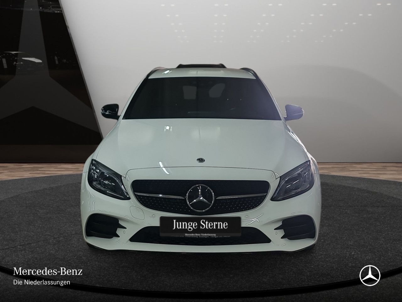 Photo 2 / 18
