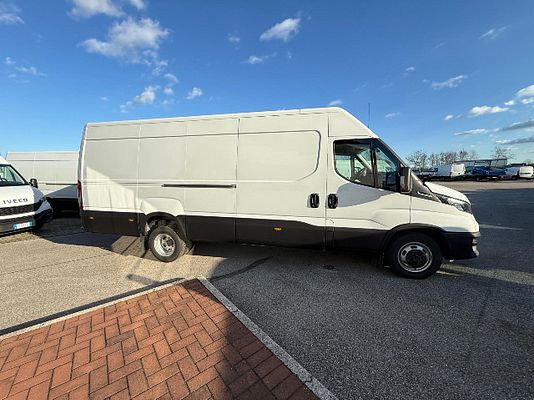 Vehicle image 6 / 15