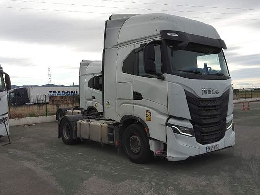 Vehicle image 2 / 6