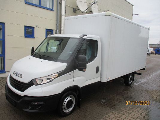 Vehicle image 1 / 5
