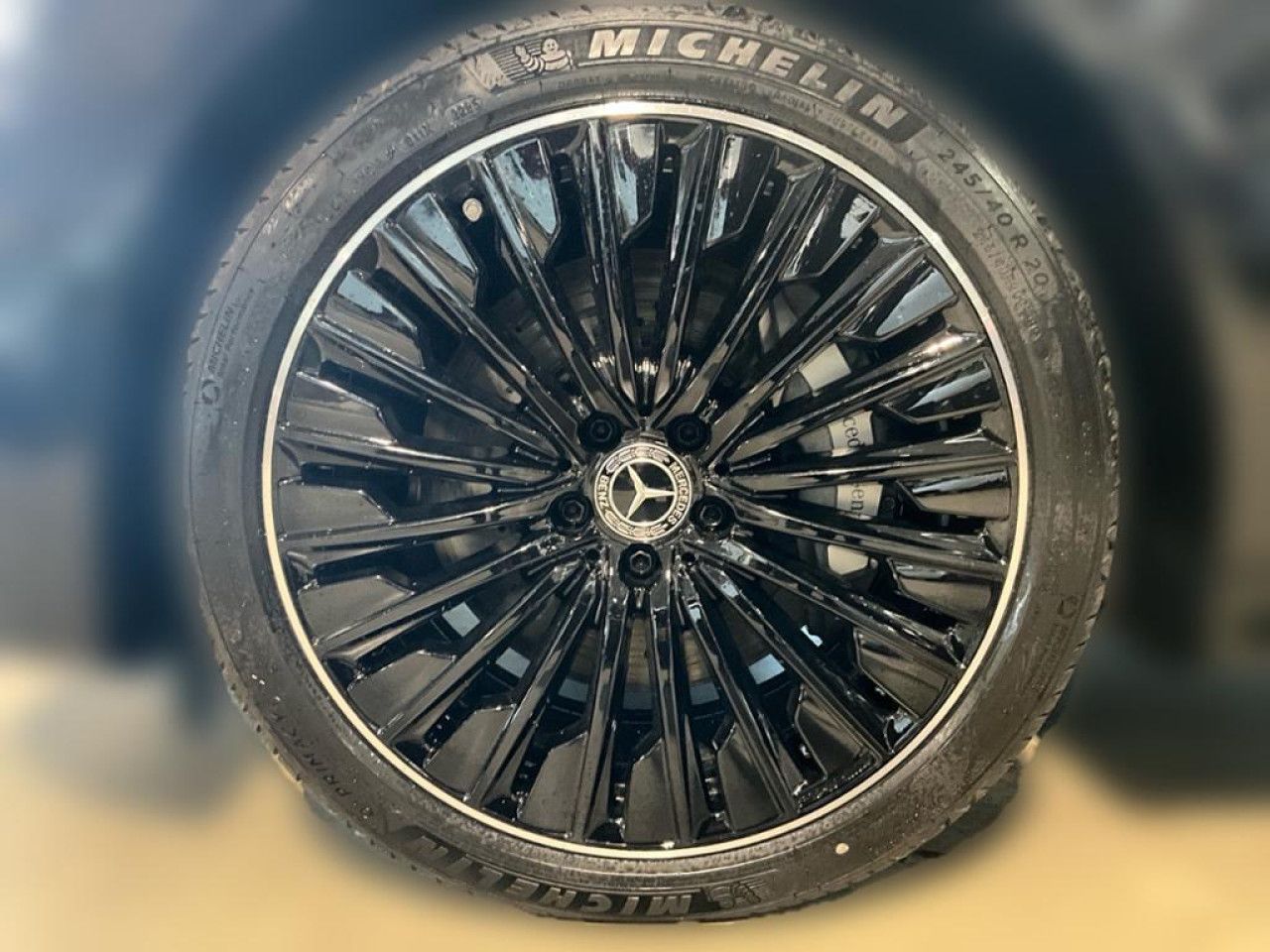 Mercedes-Benz E-Klasse – Bild 13
