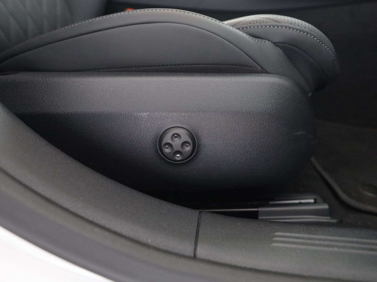 Mercedes-Benz E-Klasse – Bild 20