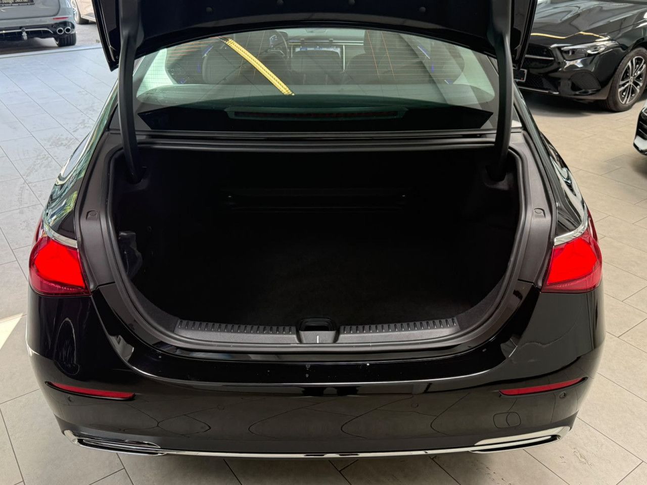Mercedes-Benz E-Klasse – Bild 9