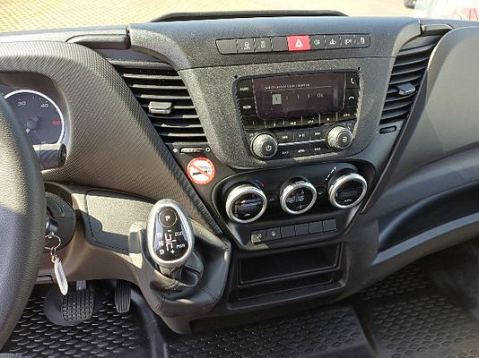 Vehicle image 8 / 10