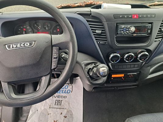 Vehicle image 15 / 16